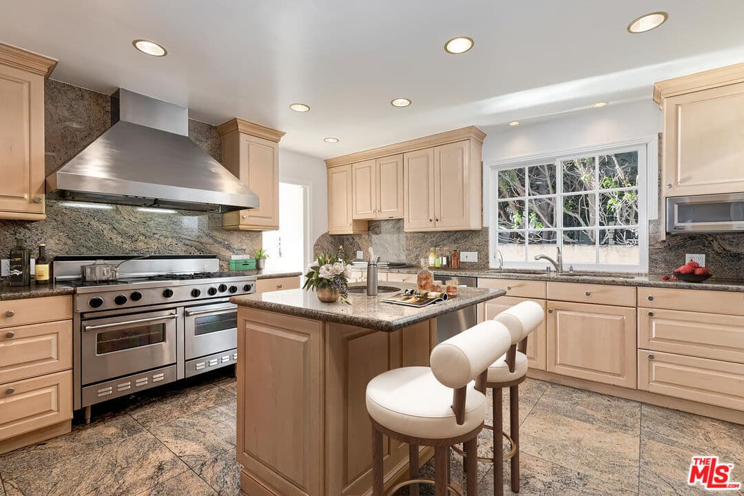 502 N Palm Dr photo 9